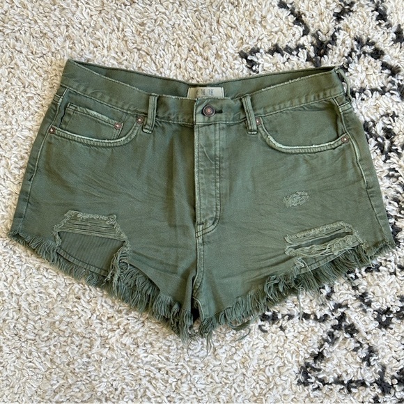 We The Free x Free People Loving Good Vibrations Cut Off Green Jean Shorts, 30 - Picture 4 of 16